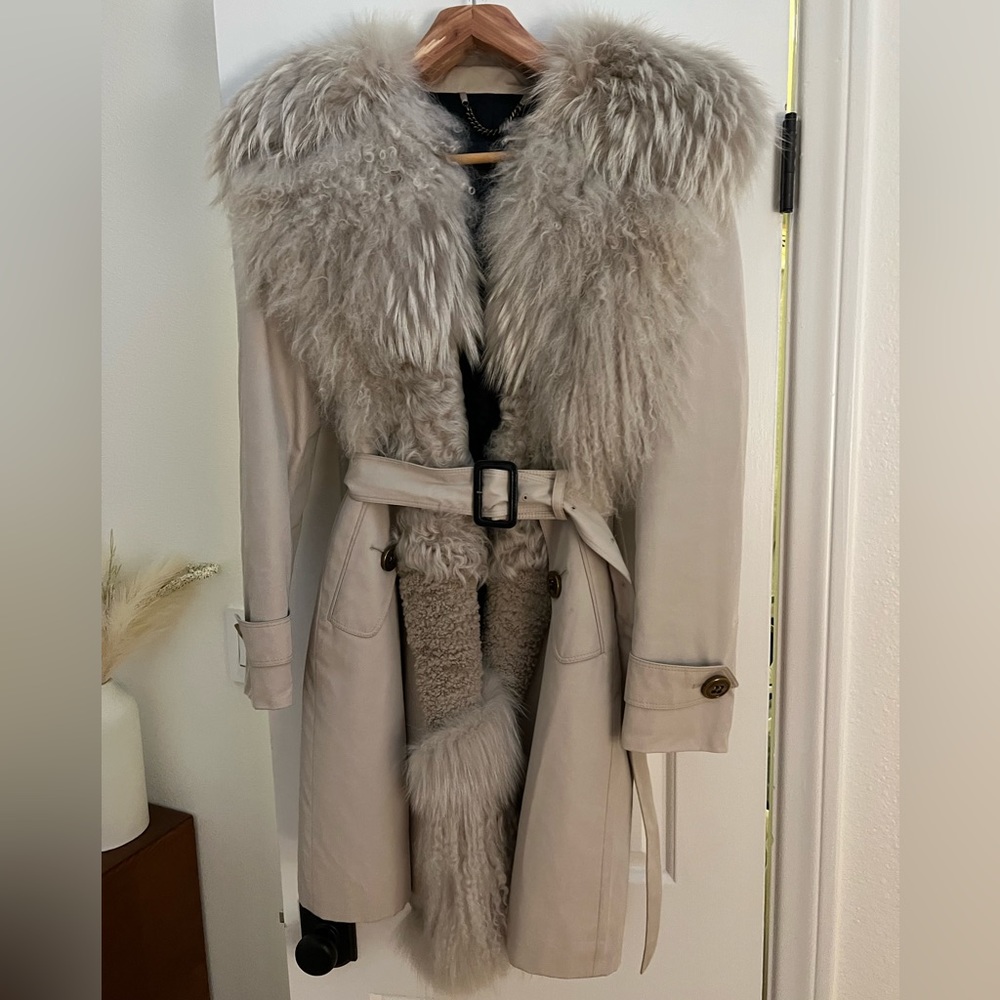 Burberry trench coat with large fur collar size 42